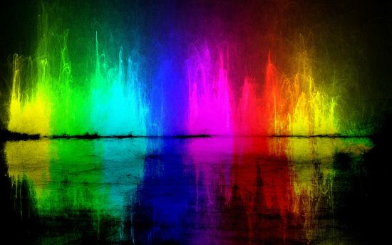 Regenbogenfeuerwerk am See